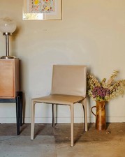 Alma, la chaise Knoll en cuir