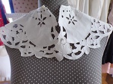 Col Ancien Embroiderie Richelieu