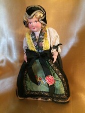 Poupée PETITCOLLIN folklorique ancienne celluloid SAVOIE La Palette du Souvenir