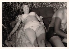 LOT OF 4 PHOTOS OF WOMEN AND MEN SWIMSUIT 010H023