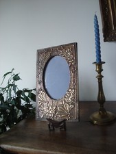 Grand cadre porte-photo d'épousailles Art Nouveau laiton bois motif gui et chêne