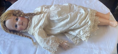 Poupee ancienne endommagée - poupee,