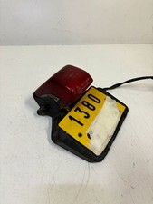 Feu arrière avec support de