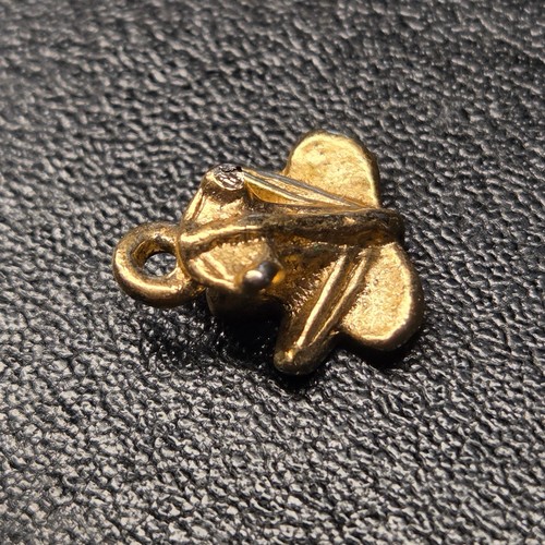 Pendentif grenouille métal