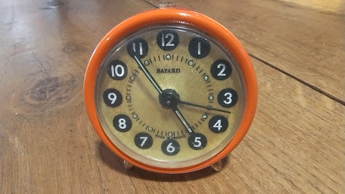 Ancien petit réveil - , poser