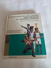 l'uniforme et les armes des