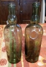 2 bouteilles vide  Chartreuse médaillon en relief verte