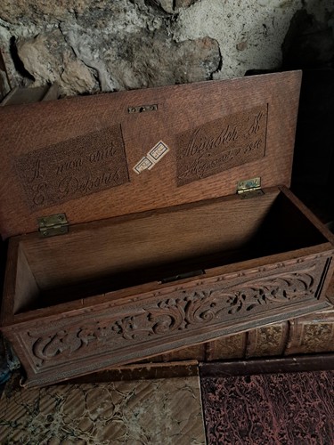 Boîte bois sculpté