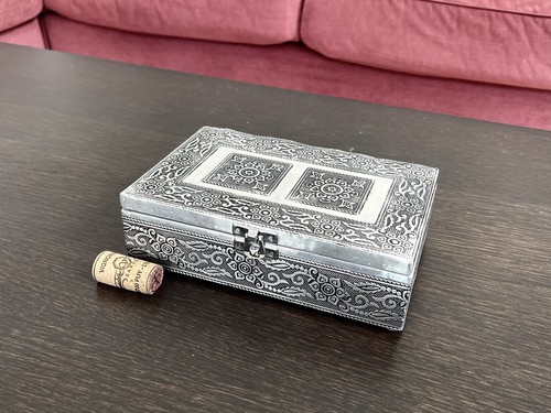 Une charmante boîte bijoux - une, à