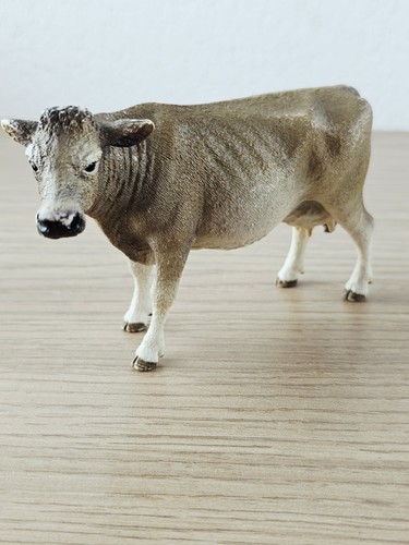 Schleich figurine vache