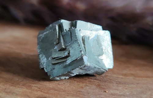 Pyrite maclée