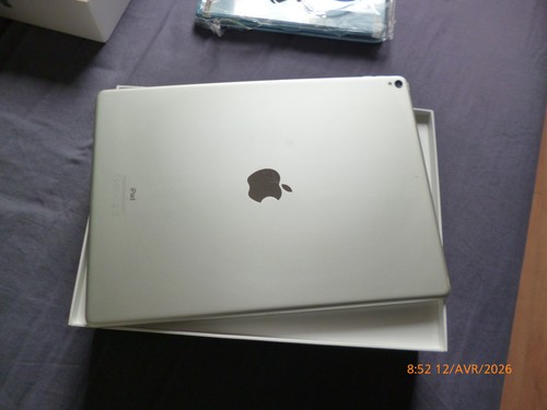 Ipad model a1670 - 1,