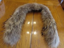 col en véritable fourrure