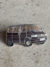 Pin’s Volkswagen Caravelle
