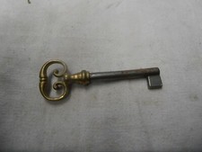 ANTIQUE KEY FOR DRESSER STYLE