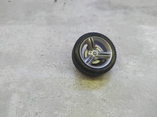 Roue avant droite - 1/18,