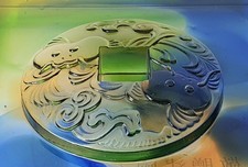 LIULI Gongfang Presse papier en Cristal coloré Signé - grand Modèle 1,4K Taiwan