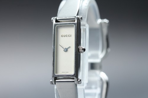 Presque comme neuve montre - [presque, neuve]