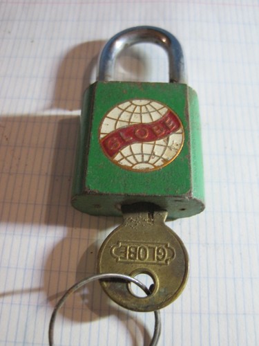 Ancien cadenas globe avec - globe, cle