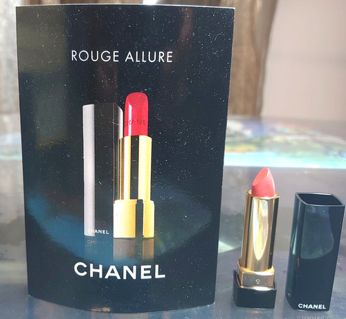 Rouge allure à - -,