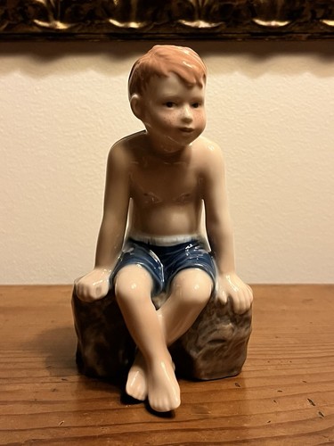 Royal copenhagen figurine - royal,