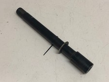 UN AXE DE ROUE AVANT MOTO