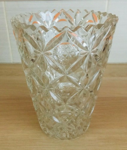 Vase verre moulé taillé - verre,
