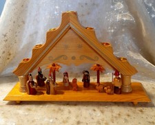 Crèche de Noël avec figurines tout en bois et 7 bougeoirs