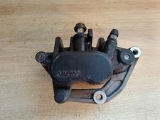 UN ETRIER DE FREIN AVANT DROIT