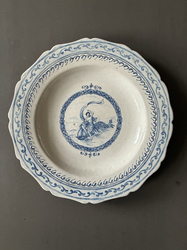 Plat delft xviie néréide - delft,