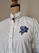 RIVER WOODS : SUPERBE BLOUSE BLANCHE MANCHES VOLANTEES FLEURS EN SEQUINS 