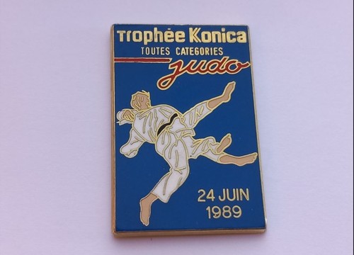 Eb103 pin trophée konica - eb103, pin's
