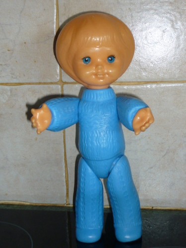 Ancienne poupee plastique - ancienne, en