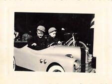 JOLIE PHOTO ANCIENNE ENFANTS DANS UNE VOITURE DE MANEGE JOUET FETE FORRAINE