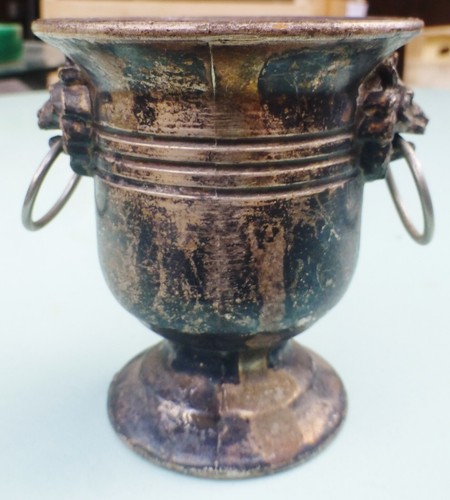 Ancien petit mortier têtes - petit, de