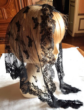 Mantille ancienne en dentelle