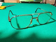 Paire de lunettes anciennes