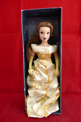 Belle poupée disney - belle,