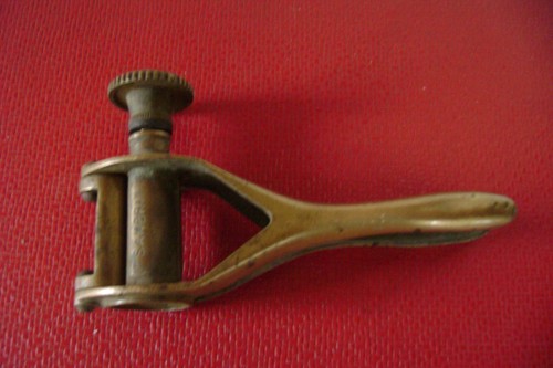 Ancienne bouchonneuse sanbri - bouchonneuse,