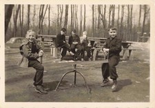 ANCIENNE PHOTOGRAPHIE 1954 JEUX D'ENFANTS BALANCOIRE A BASCULE