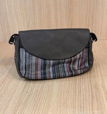 Sac Bandoulière en Cuir Gris : L'Essentiel de l'Élégance Moderne