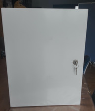 Ancienne armoire à pharmacie