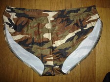 Short militaire tour de taille