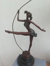 STATUETTE EN BRONZE SIGNÉE