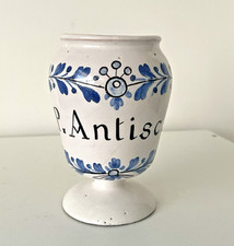 Pot de pharmacie style faience NEVERS  P. Antisc.