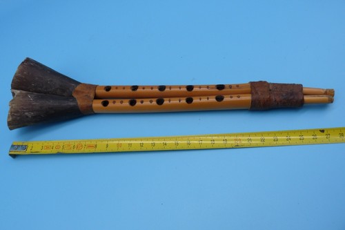Ancienne flute africaine - , en
