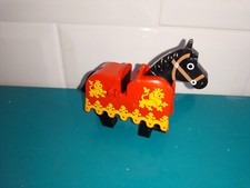 Lego minifig figurine du set moyen âge château fort 6081 cheval robe rouge
