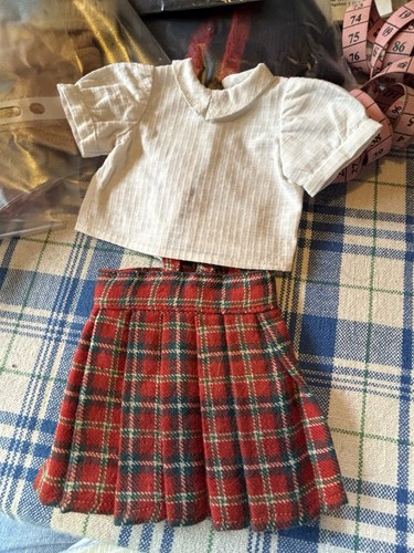 Vêtements pour poupée