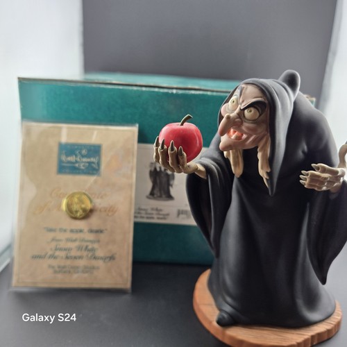 Wdcc snow white evil witch - white,