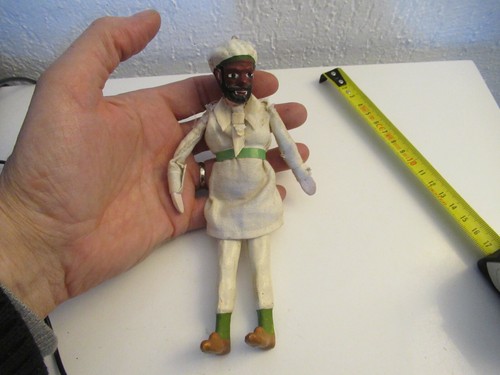 Curieuse petite marionnette - curieuse,